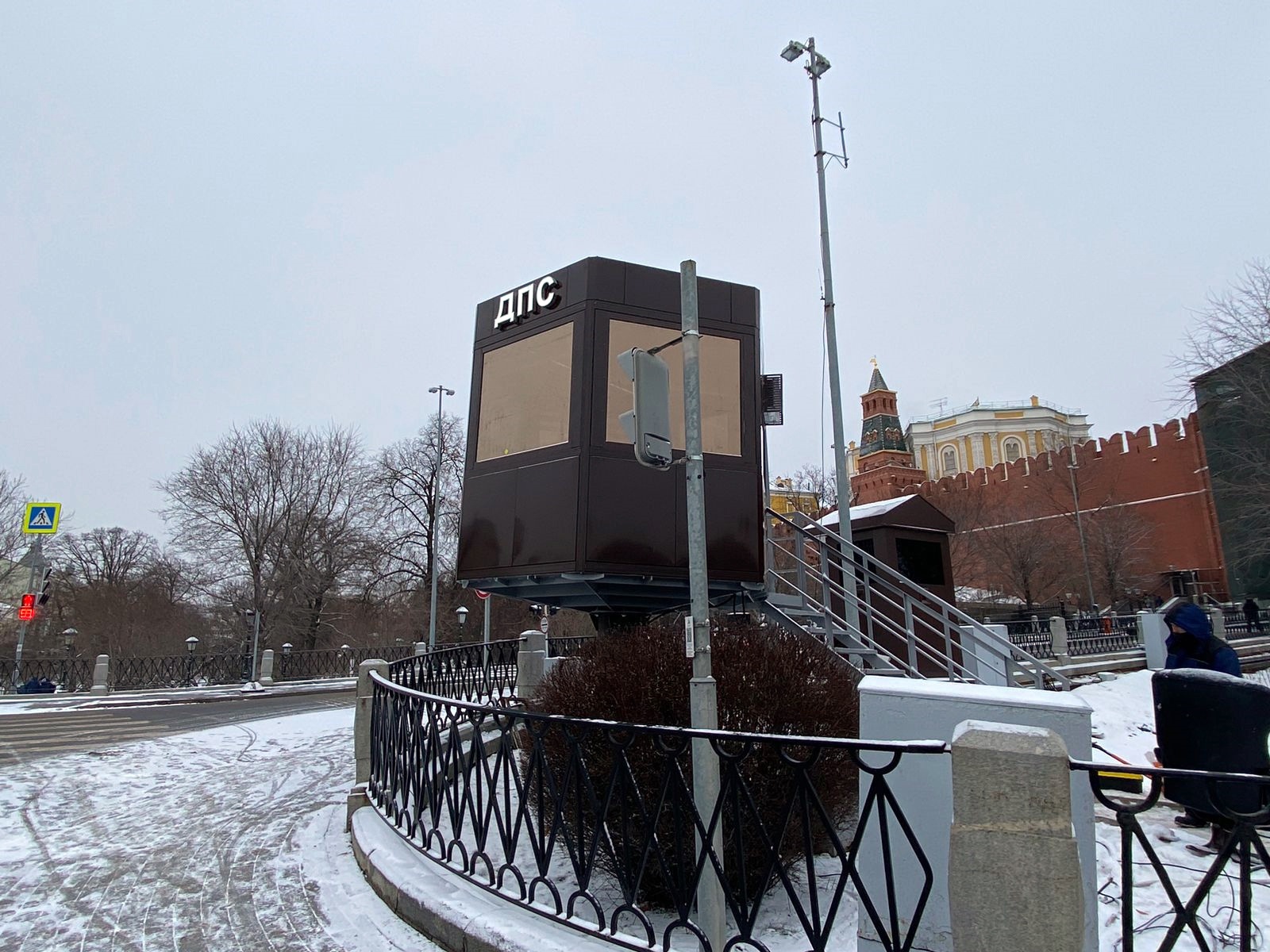 Пост ДПС в Москве на Боровицкой площади на въезде в Кремль